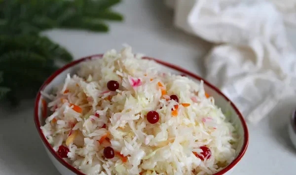 Фото блюда: Квашеная капуста с яблоками и клюквой