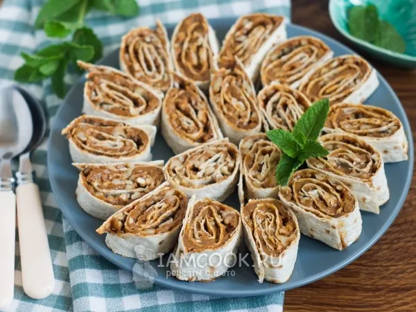 Фото готового блюда: Лаваш со сгущенкой