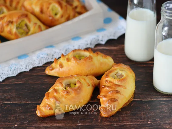 Фото готового блюда: Расстегай с мясом и картошкой