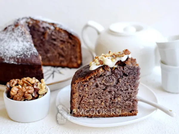 Фото готового блюда: Пирог с вареньем и орехами (на кефире)