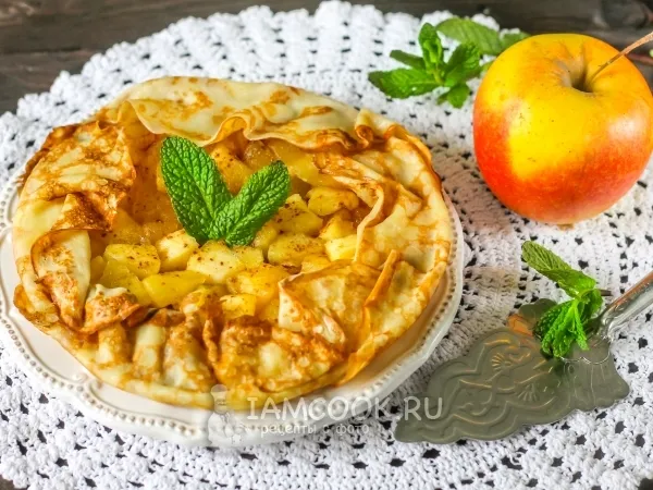 Фото готового блюда: Блинная галета с яблоками