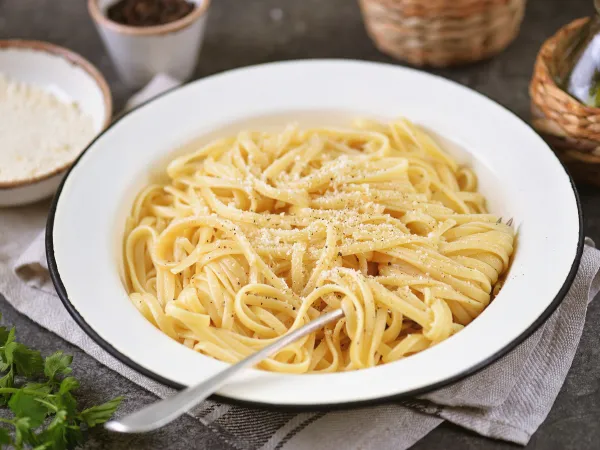Фото блюда: Спагетти «Качо-э-пепе» (римская паста с черным перцем)