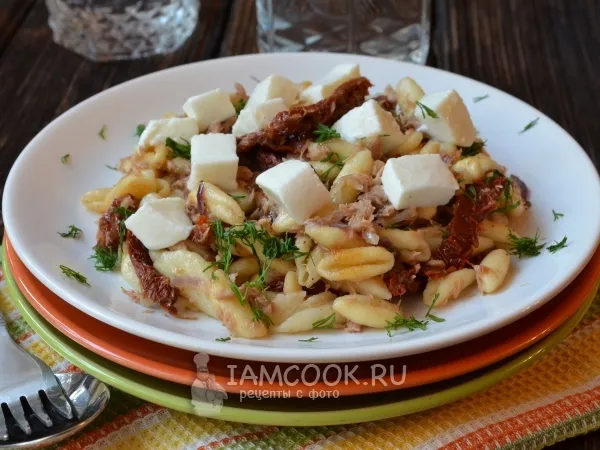 Фото блюда: Паста с тунцом и вялеными помидорами