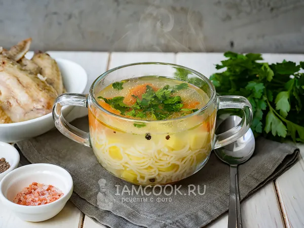 Фото готового блюда: Суп из куриных крылышек с вермишелью