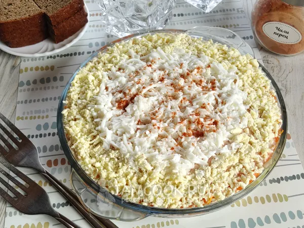 Фото готового блюда: Салат «Мимоза» с жареным луком