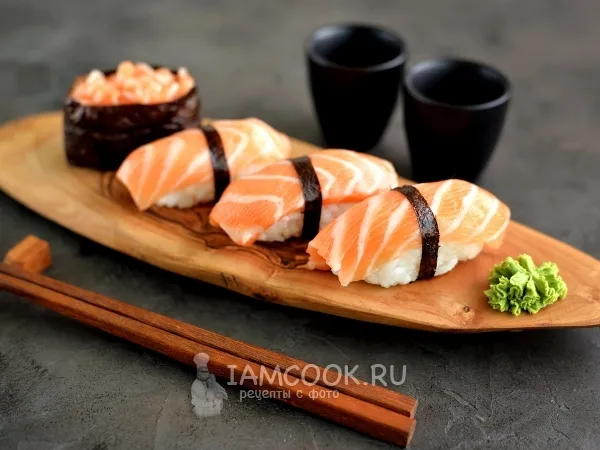 Фото блюда: Суши нигири и гунканы с лососем