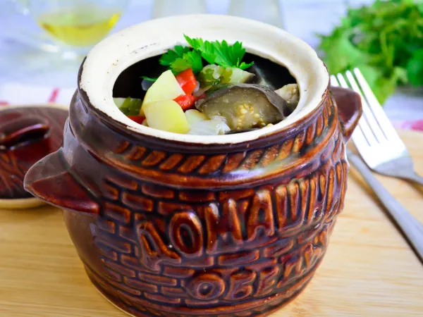 Фото блюда: Баклажаны с картошкой в горшочке в духовке