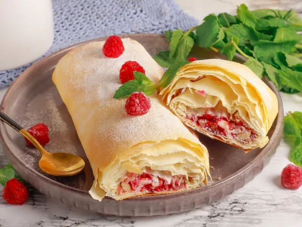 Фото блюда: Штрудель с малиной из теста фило