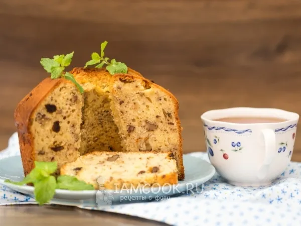 Фото готового блюда: Творожный кекс с орехами и изюмом