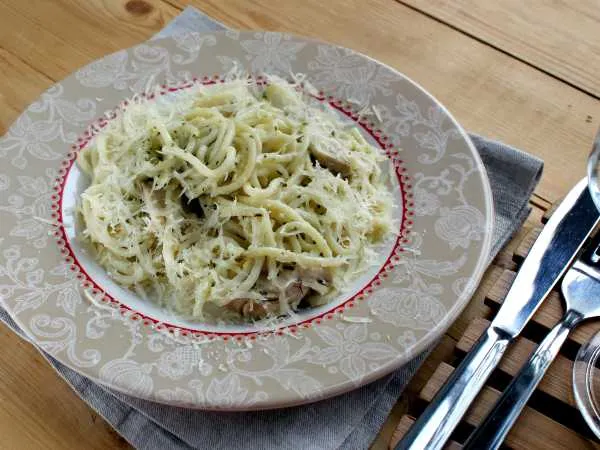 Фото блюда: Паста с курицей и соусом песто