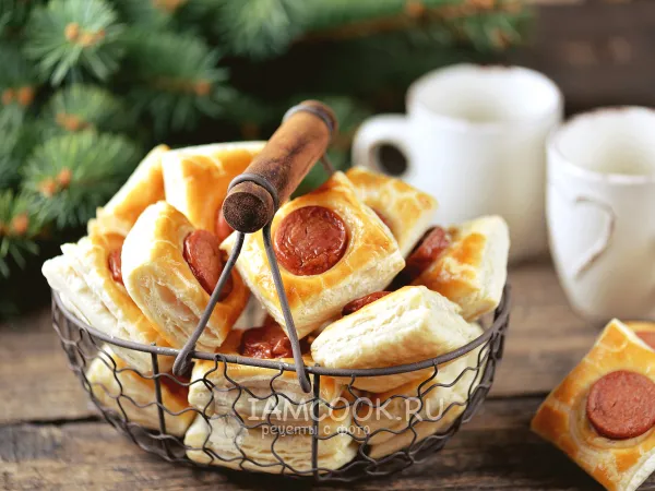 Фото готового блюда: Мини-слойки «Кнопочки» с сосиской