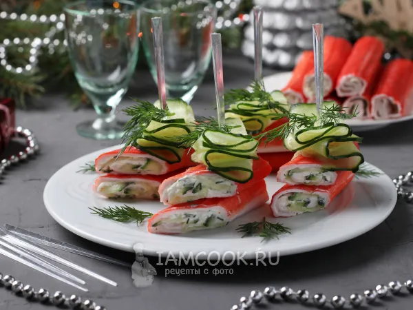 Фото готового блюда: Крабовые палочки, фаршированные сыром и огурцом