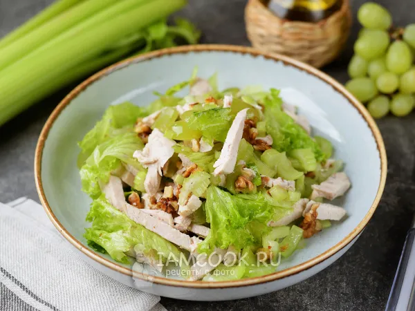 Фото готового блюда: Салат с курицей, сельдереем и виноградом