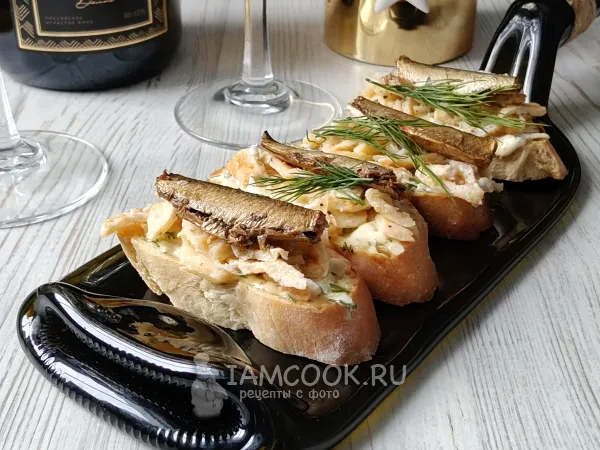 Фото готового блюда: Брускетта со шпротами и яйцом