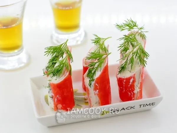 Фото готового блюда: Крабовые палочки, фаршированные творогом и зеленью