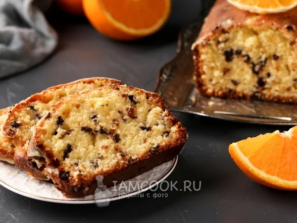 Фото готового блюда: Кекс на апельсиновом соке с шоколадными каплями
