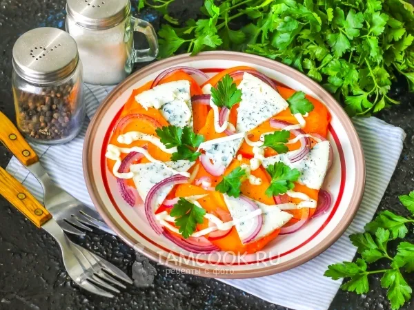 Фото блюда: Салат с хурмой и голубым сыром