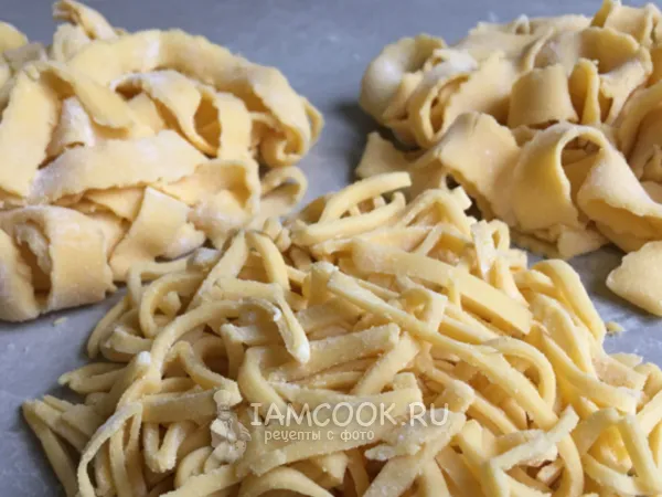 Фото блюда: Яичная лапша с морковным соком (домашняя)