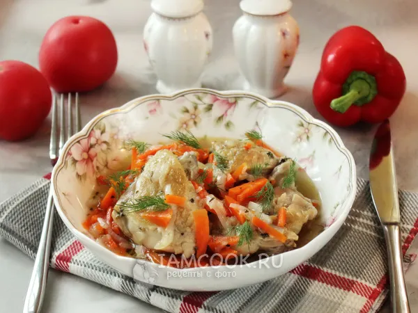 Фото блюда: Тушеная курица с луком и морковью