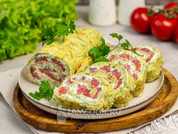 Фото блюда: Рулет из кабачков с красной рыбой