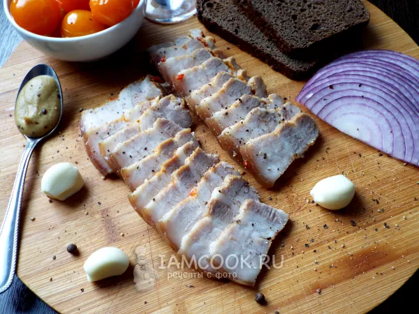 Фото готового блюда: Свиная грудинка в тесте (запеченная в духовке)