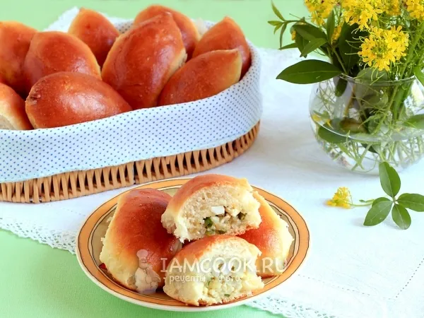 Фото готового блюда: Пирожки с рисом, яйцом и зеленым луком