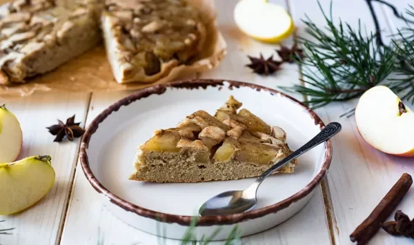 Фото блюда: ПП шарлотка с яблоками из овсяной муки