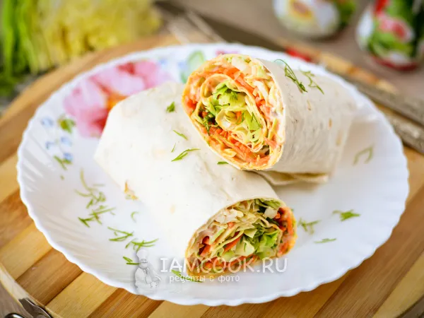 Фото готового блюда: Лаваш с корейской морковкой и капустой