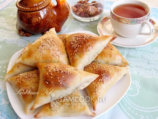 Фото готового блюда: Самса с брынзой и зеленью