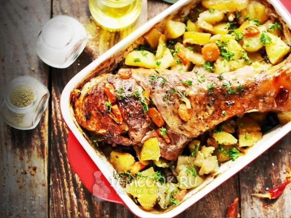 Фото готового блюда: Картофель с индейкой в кисло-сладком соусе