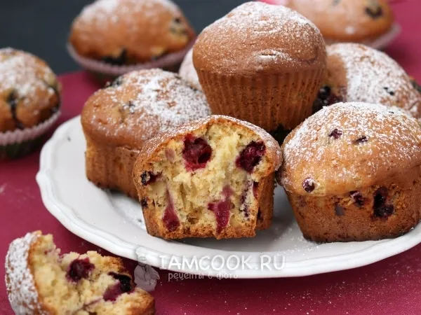 Фото блюда: Кексы с чёрной смородиной на молоке