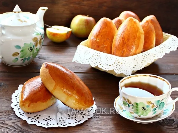 Фото блюда: Сдобные пирожки с яблоками в духовке