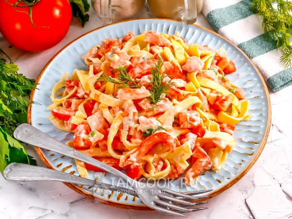 Фото блюда: Салат с красной рыбой и яичными блинчиками