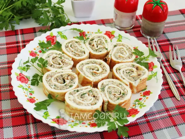 Фото блюда: Яичный рулет с рыбой (консервированной сайрой)