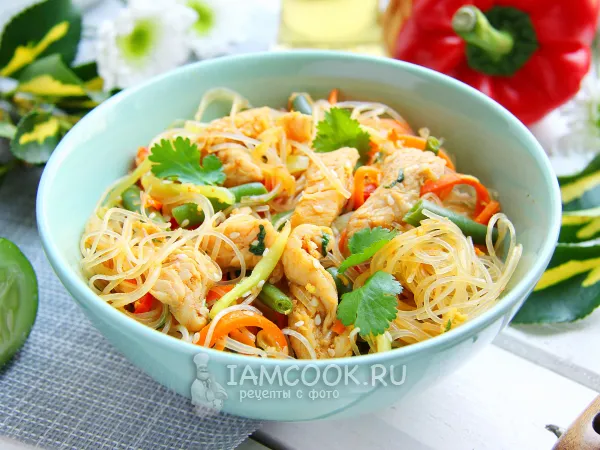 Фото блюда: Фунчоза с курицей и овощами в мультиварке