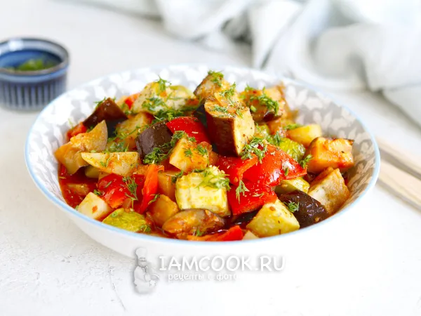 Фото блюда: Запеченные овощи с томатным соусом в духовке