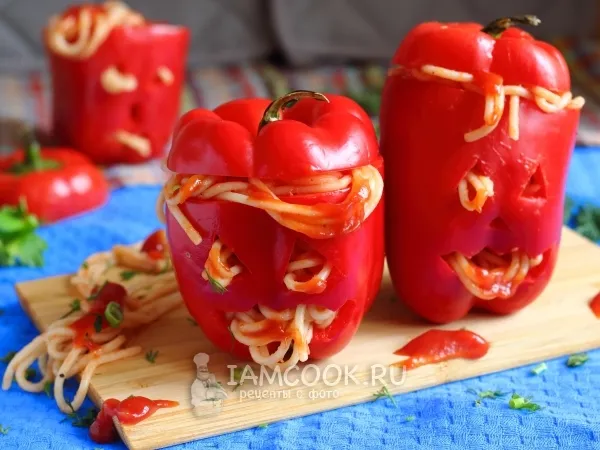 Фото блюда: Перцы, фаршированные спагетти, на Хэллоуин