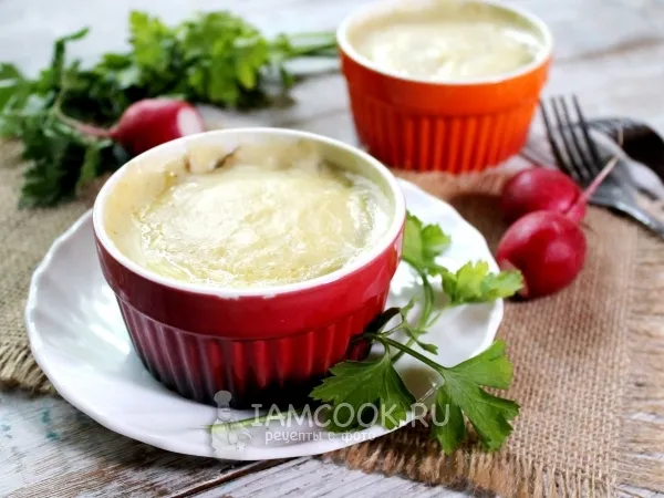 Фото готового блюда: Жульен с курицей и грибами в микроволновке