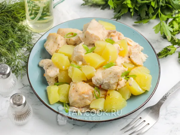 Фото блюда: Куриные грудки с картошкой в горшочках в духовке