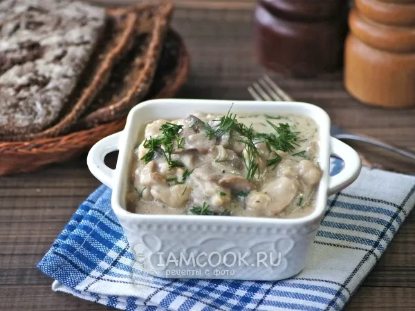 Фото готового блюда: Бефстроганов из курицы с грибами