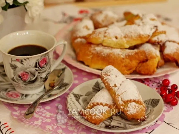 Фото готового блюда: Рогалики из творожного теста с мармеладом