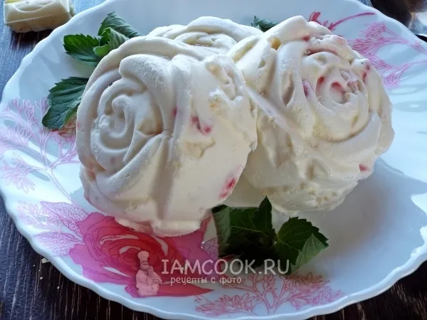 Фото блюда: Мороженое с клубникой и белым шоколадом