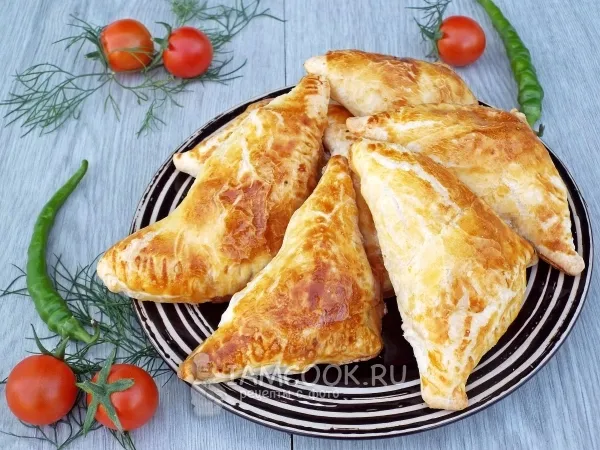 Фото блюда: Слойки из бездрожжевого слоеного теста с ветчиной