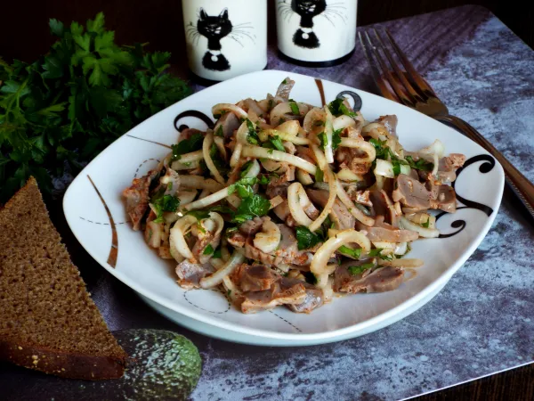 Фото блюда: Куриные желудки, маринованные с луком