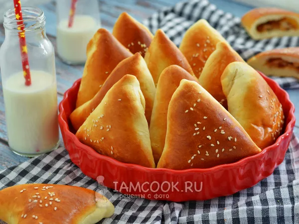 Фото готового блюда: Сдобные пирожки с капустой