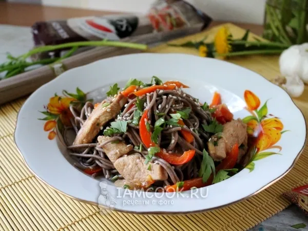 Фото блюда: Гречневая лапша с курицей и овощами