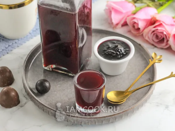 Фото блюда: Настойка из варенья на водке