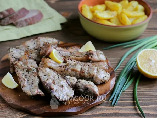 Фото готового блюда: Шашлык из толстолобика на мангале на решетке