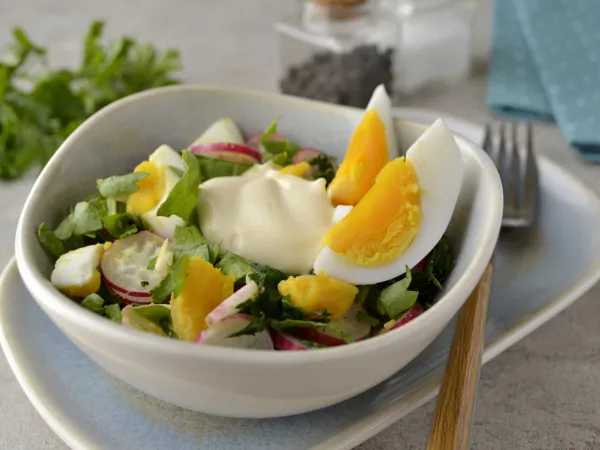 Фото готового блюда: Салат из крапивы и щавеля