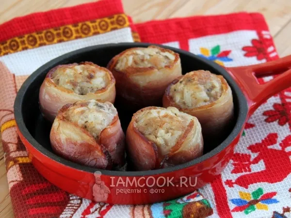 Фото готового блюда: Тефтели в духовке в беконе